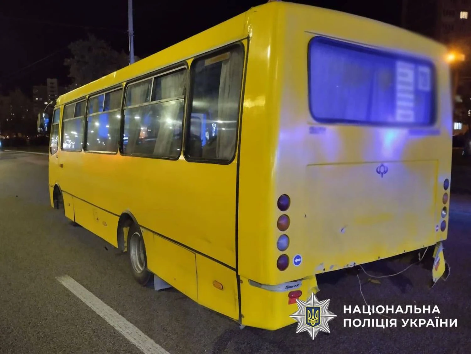 Водій Mercedes напідпитку врізався в маршрутку у Києві, поранивши пасажирку, отримав підозру - поліція