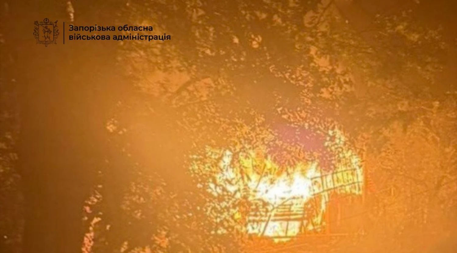 У Запоріжжі зафіксовано щонайменше п’ять ударів ворога: виникли пожежі у приватній забудові