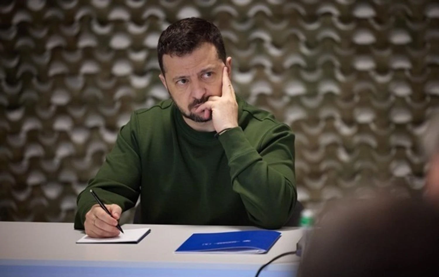 Доручив військовим реагувати відповідно: Зеленський про угорські дрони