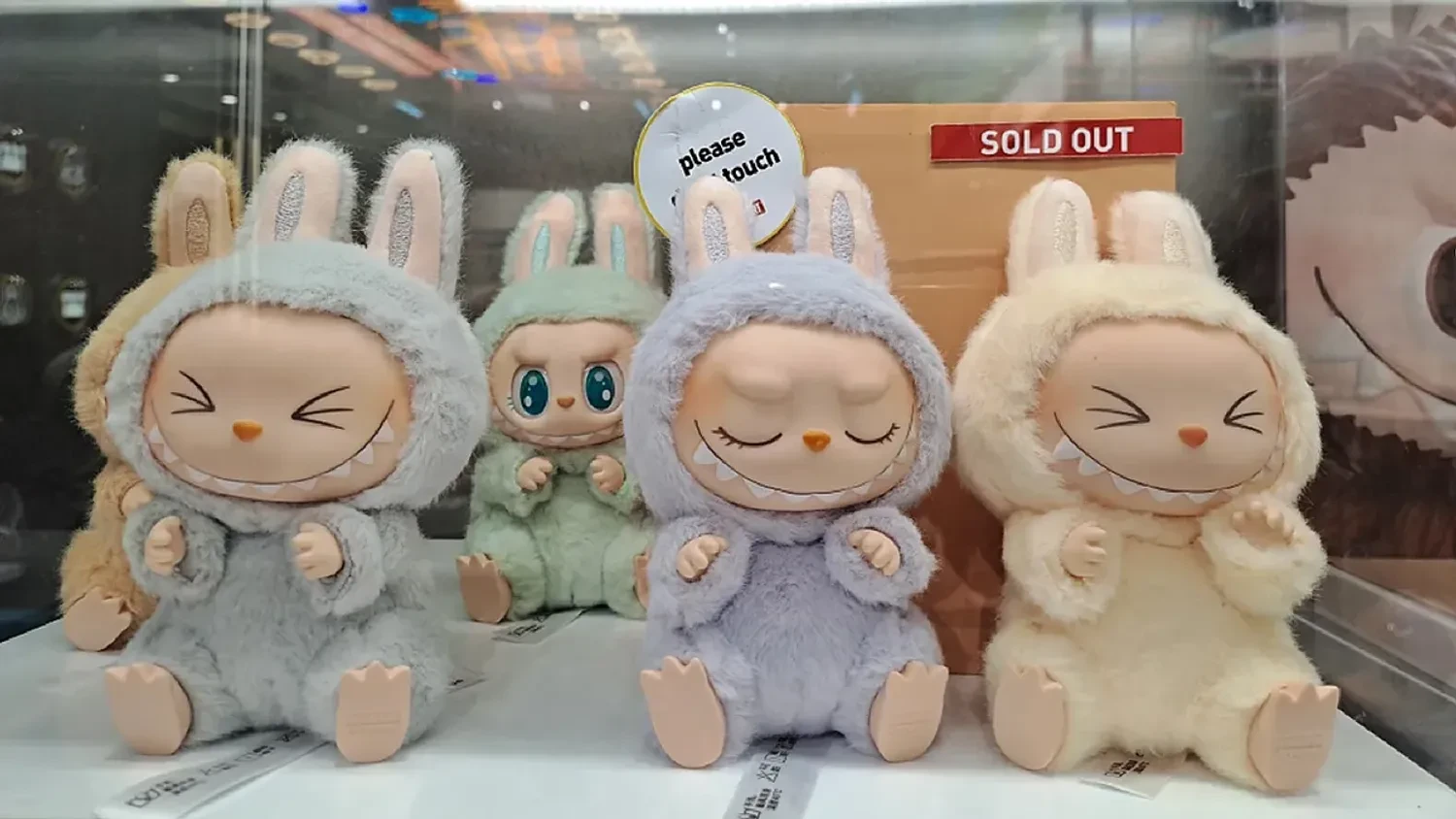 Китайський Pop Mart вчиться у Disney, щоб зробити іграшку Labubu глобальним брендом на десятиліття – Reuters