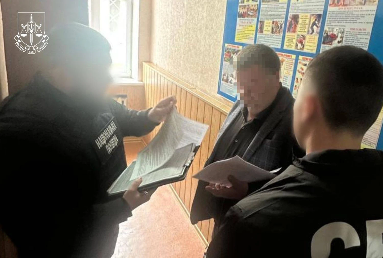 Заступник голови громади на Дніпропетровщині затриманий за вимагання 9000 доларів за розміщення реклами