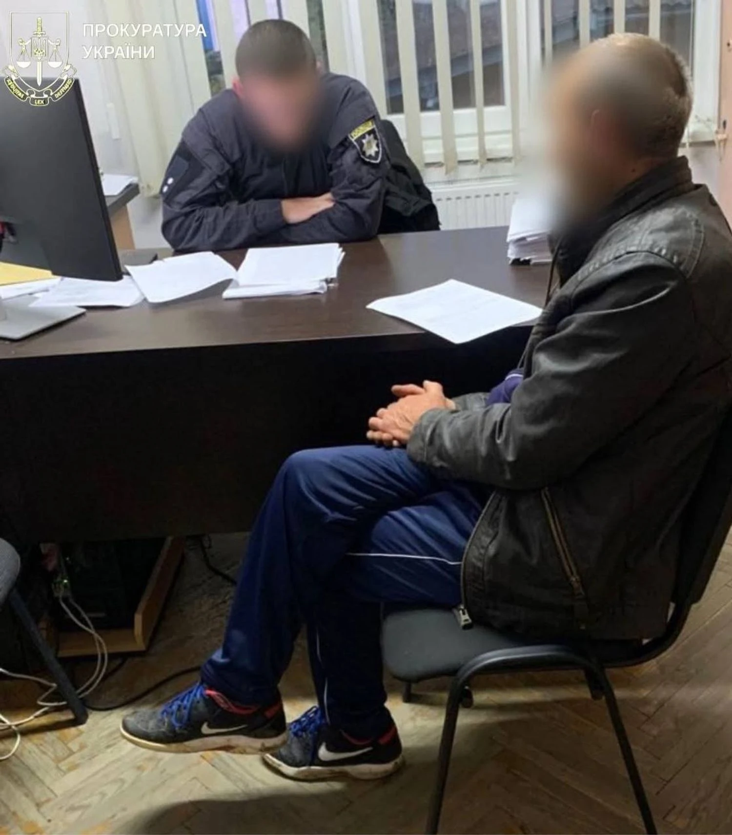 Прив’язав ланцюгом до автомобіля собаку та тягнув – правоохоронці повідомили про підозру чоловіку