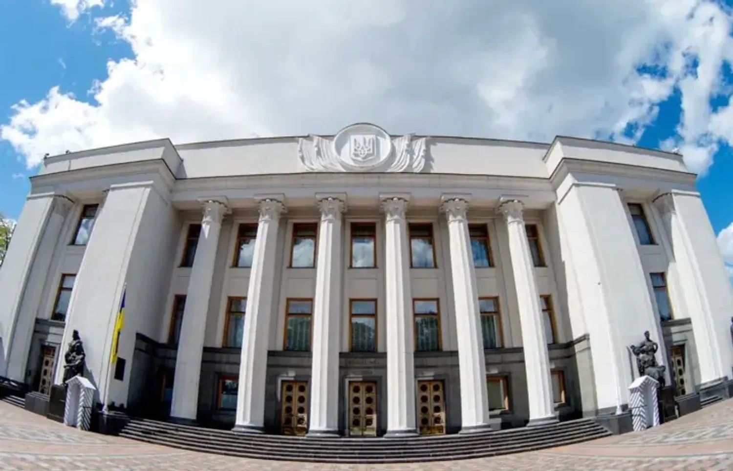 “Може посилити підозри та створити ризики схем”: у Раді попереджають про вади закону щодо землі під зруйнованими будинками