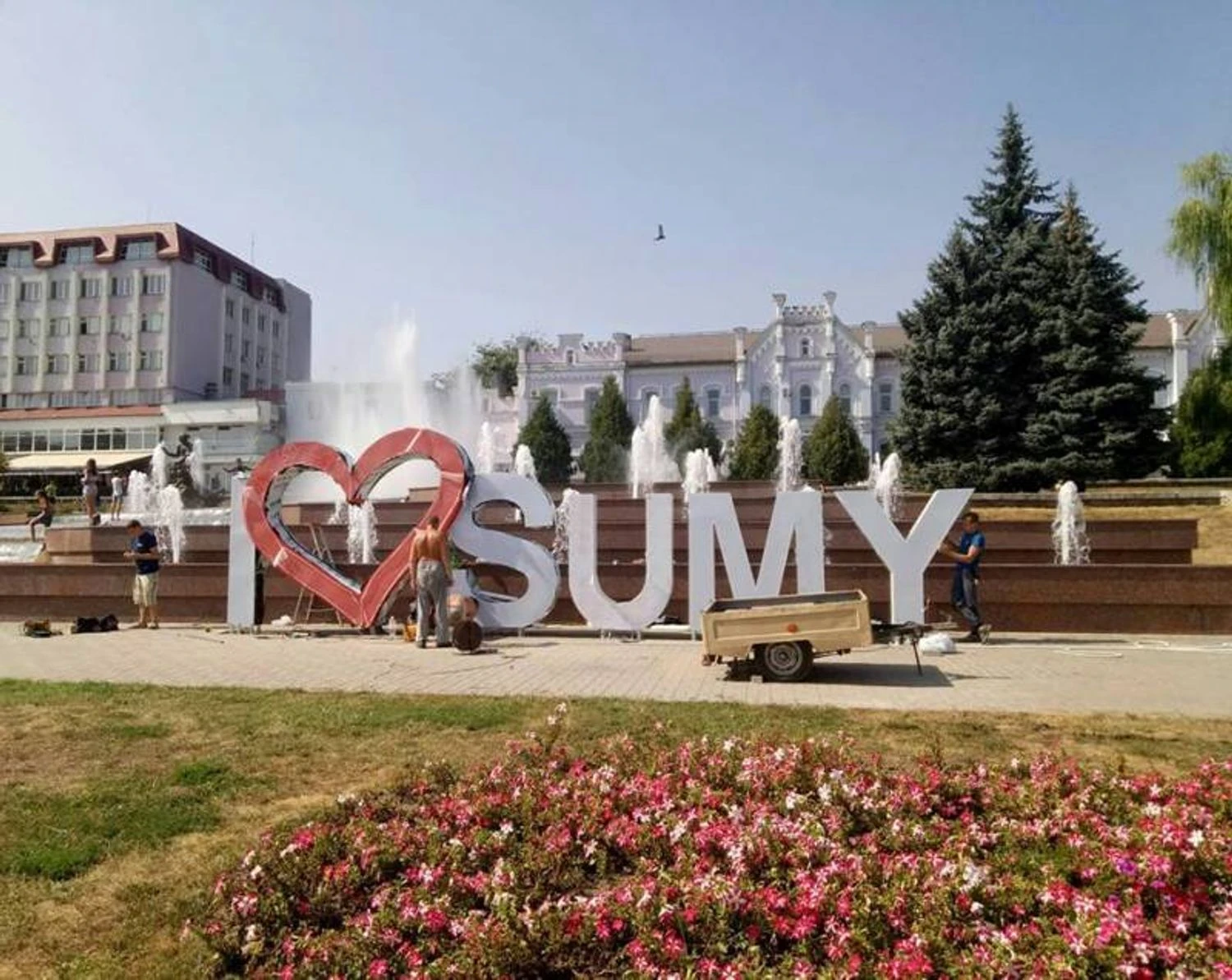 Суми оговтуються після атаки рф: водопостачання за графіком, із зв'язком можливі перебої