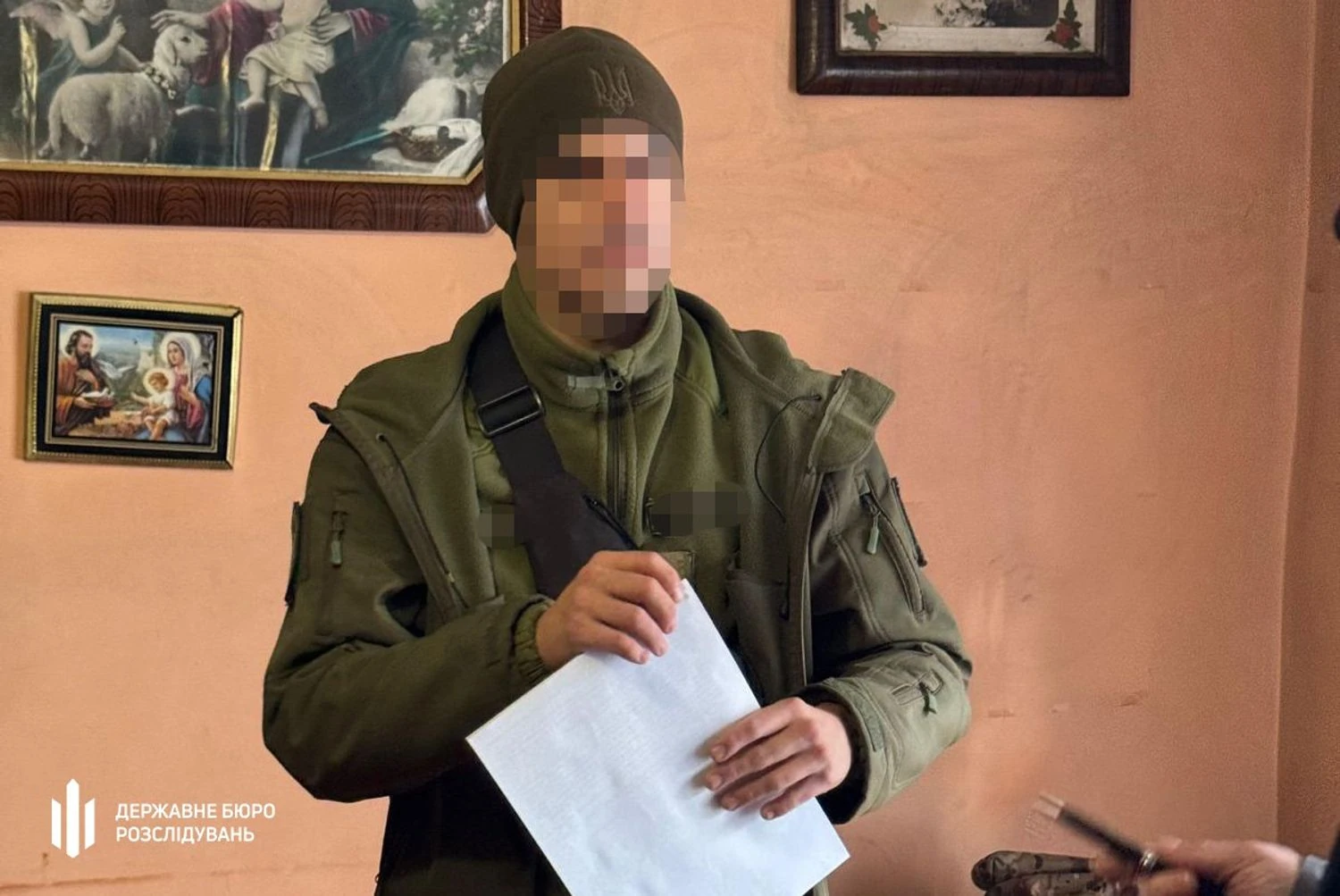 Військовий продавав чоловікам маршрути до Європи через віртуальні гаманці: на Закарпатті викрито “крипто-переправника”