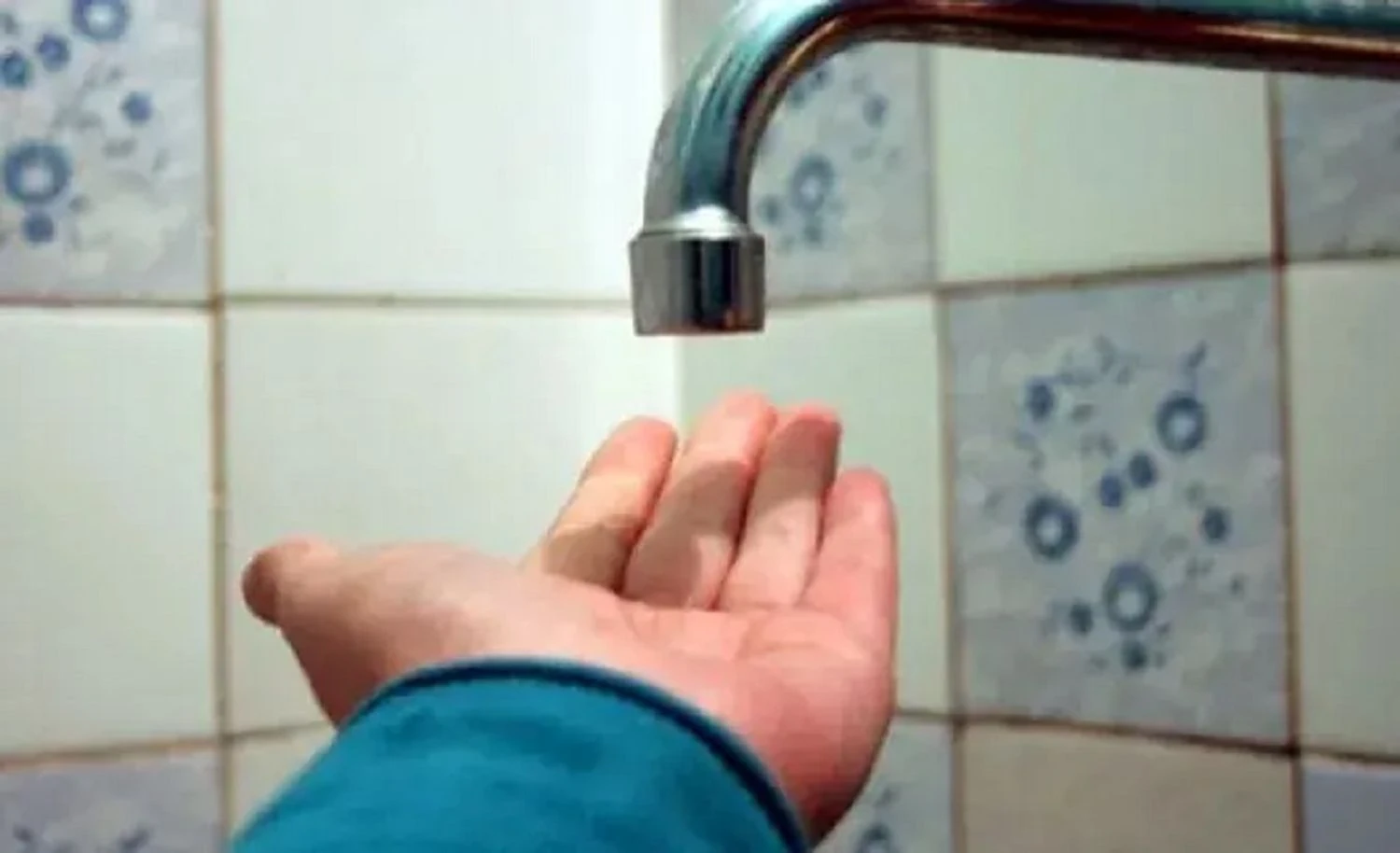 Окупанти ввели штрафи за злив води з батарей: на Луганщині єдиним джерелом рідини стала система опалення – ЦНС