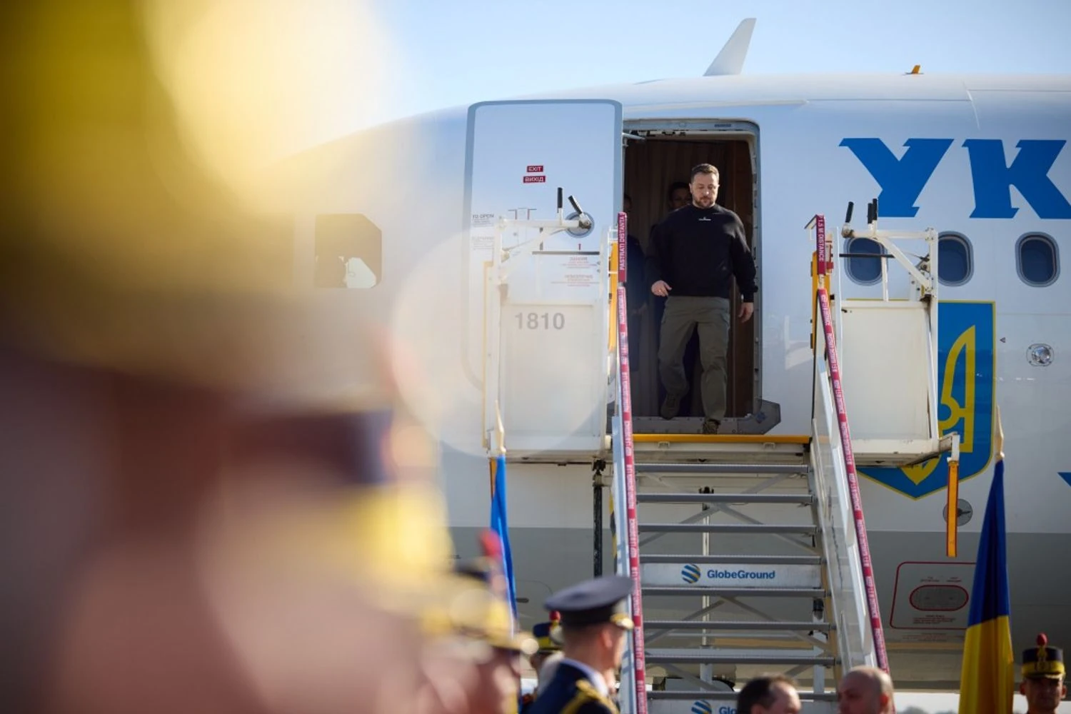 Зеленський прибув до Брюсселя на вирішальний саміт ЄС щодо України