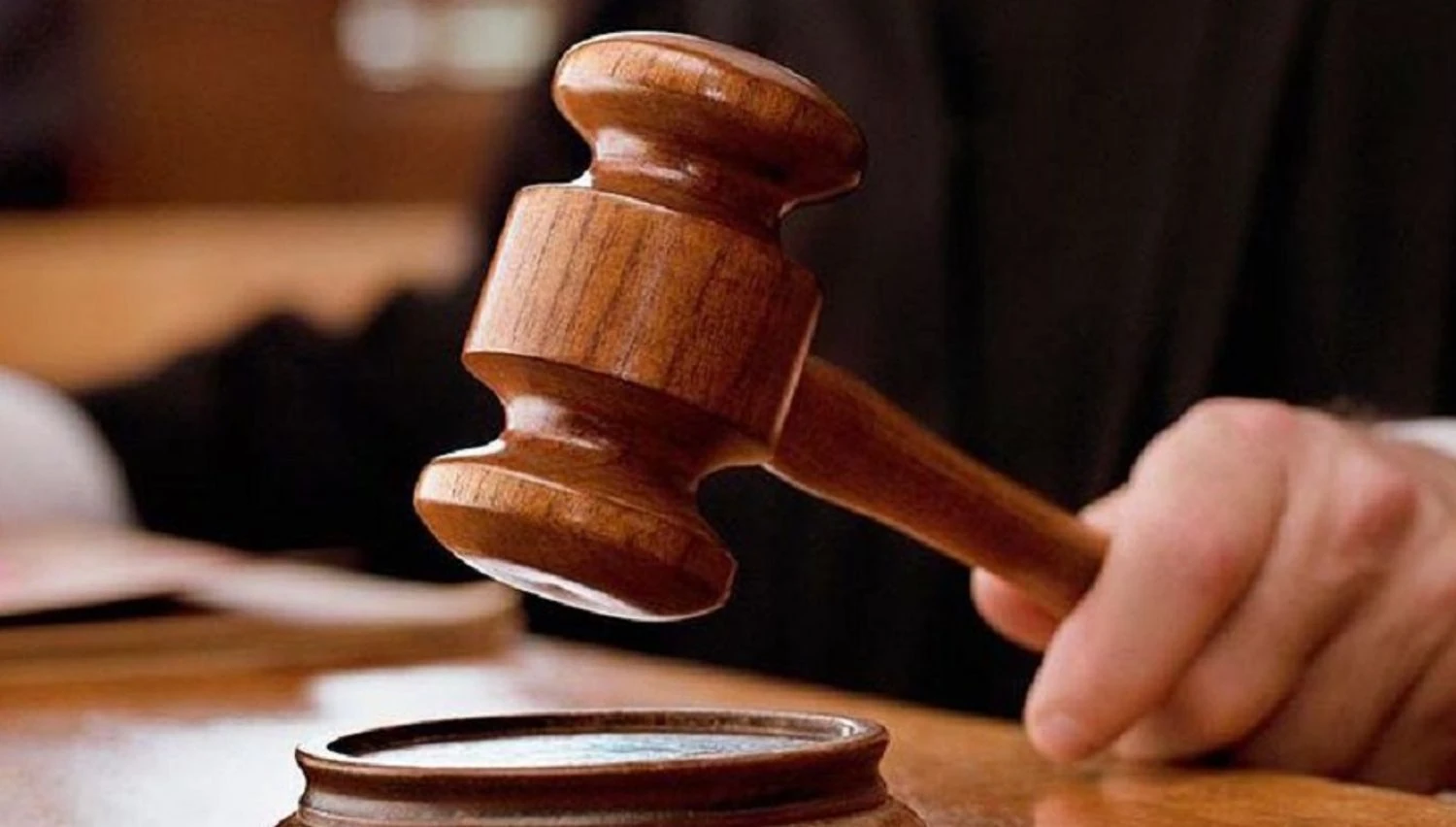 На Закарпатті засуджено вітчима та матір, які систематично ґвалтували 12-річну дівчинку