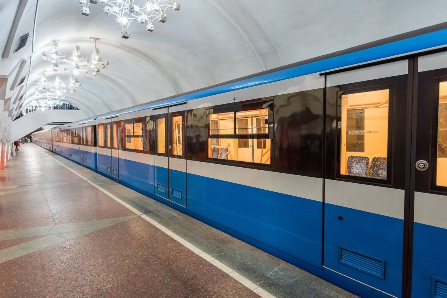 Атака рф на Харків 24 грудня: у місті тимчасово зупинили рух поїздів метрополітену