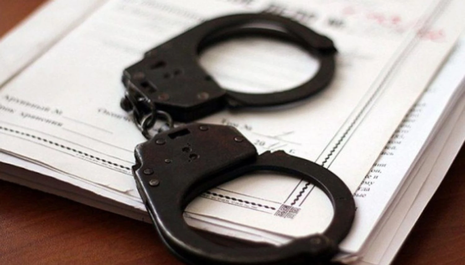 Отримували тисячі доларів за