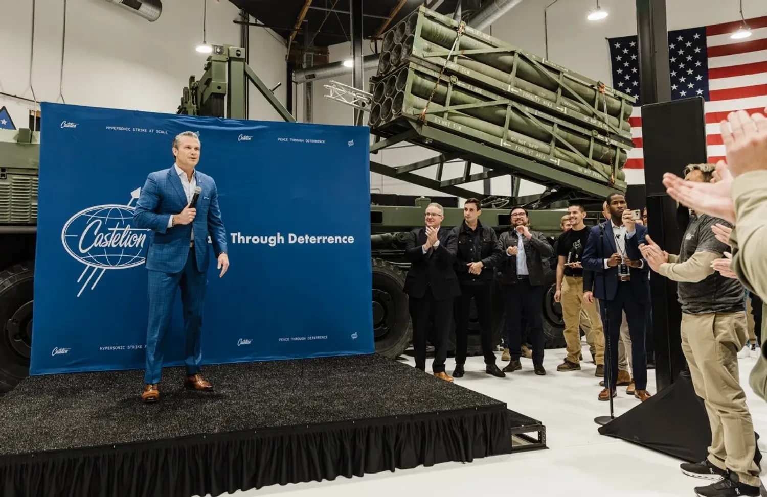 Міністр війни США Піт Хегсет проінспектував розробку новітньої гіперзвукової ракети “Чорна борода”