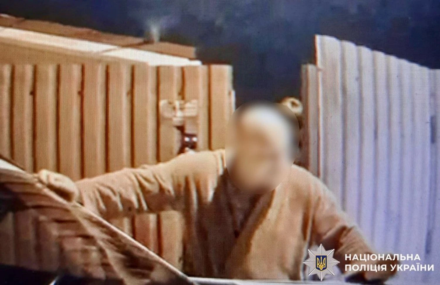 У Броварах чоловік на запобіжному заході кидався на поліцейських з погрозами і пошкодив їх авто: його відправили в ІТТ