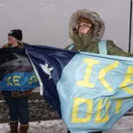 У Міннеаполісі сотні демонстрантів у 20-градусний мороз закидали кульками з водою ультраправих активістів під час мітингу проти ICE