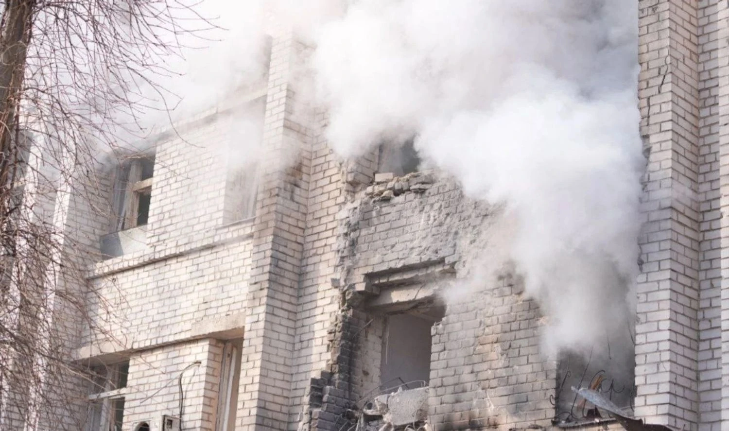 "путіна можна зупинити лише силою": Сибіга про удар рф по пологовому будинку в Запоріжжі