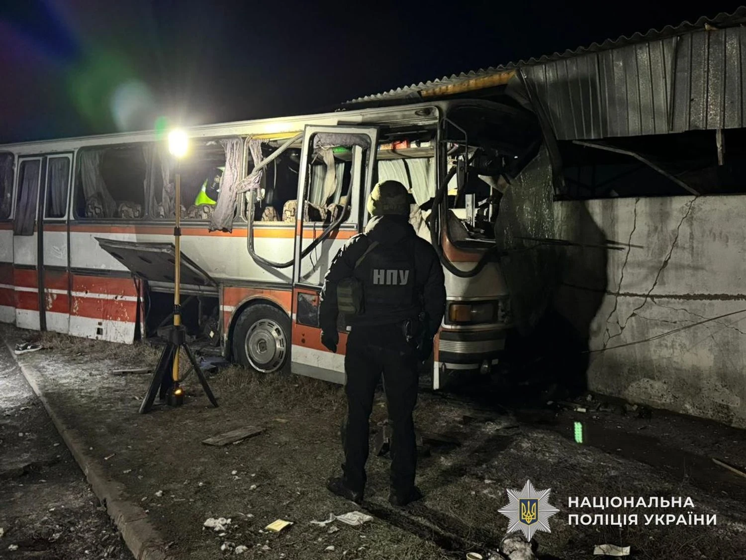 12 людей загинули, ще 16 поранені: у Нацполіції уточнили дані після атаки рф на автобус із шахтарями