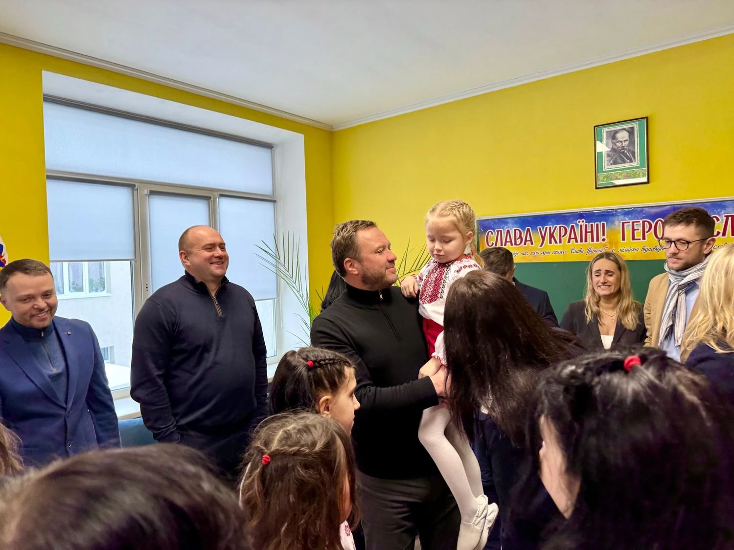 Глава МЗС Естонії прибув до України