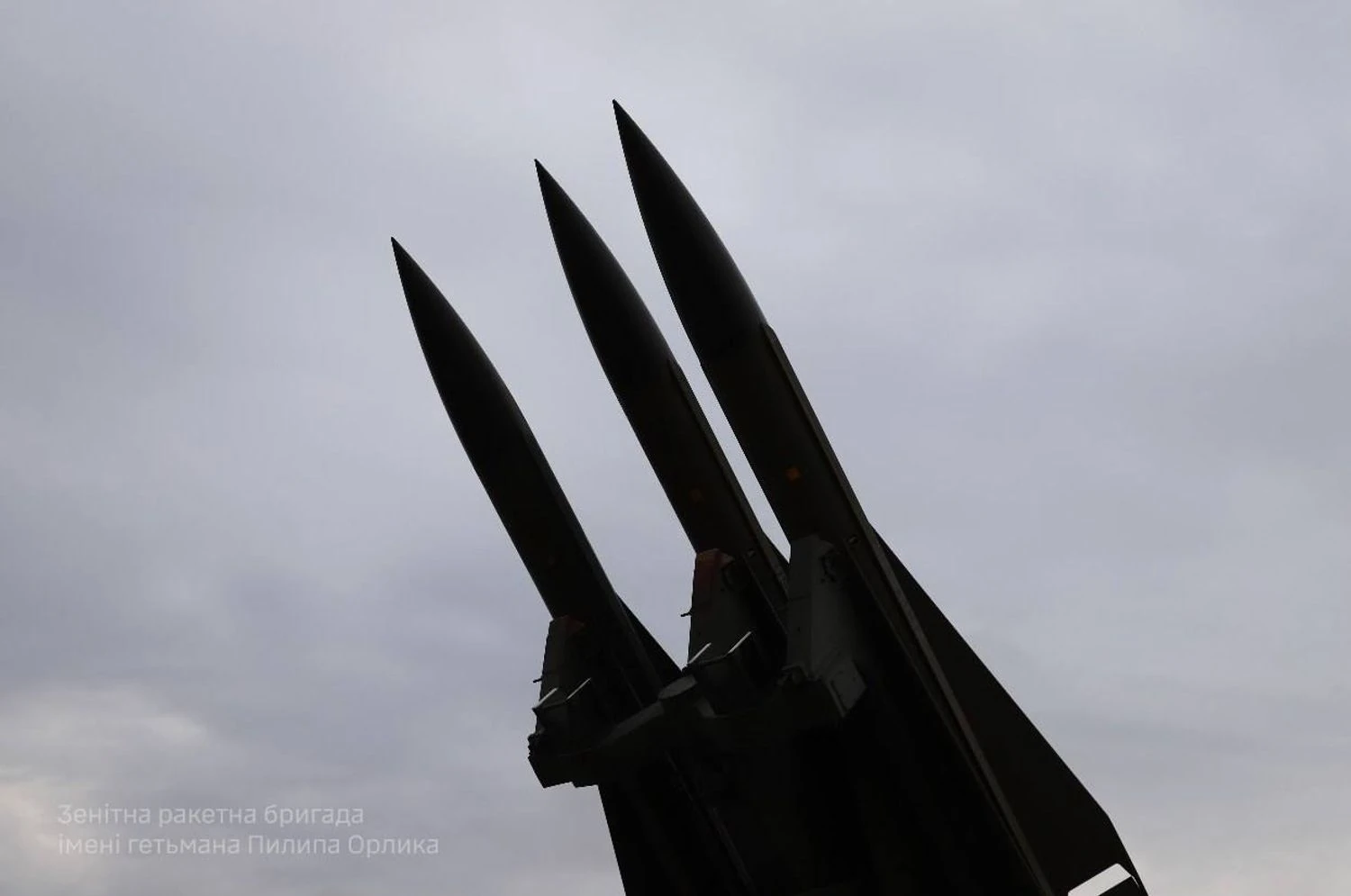 297 з 328 ворожих дронів знешкоджено, не досягли цілей запущені рф по Україні ракети, у тому числі "Кинджали": деталі від ПС ЗСУ