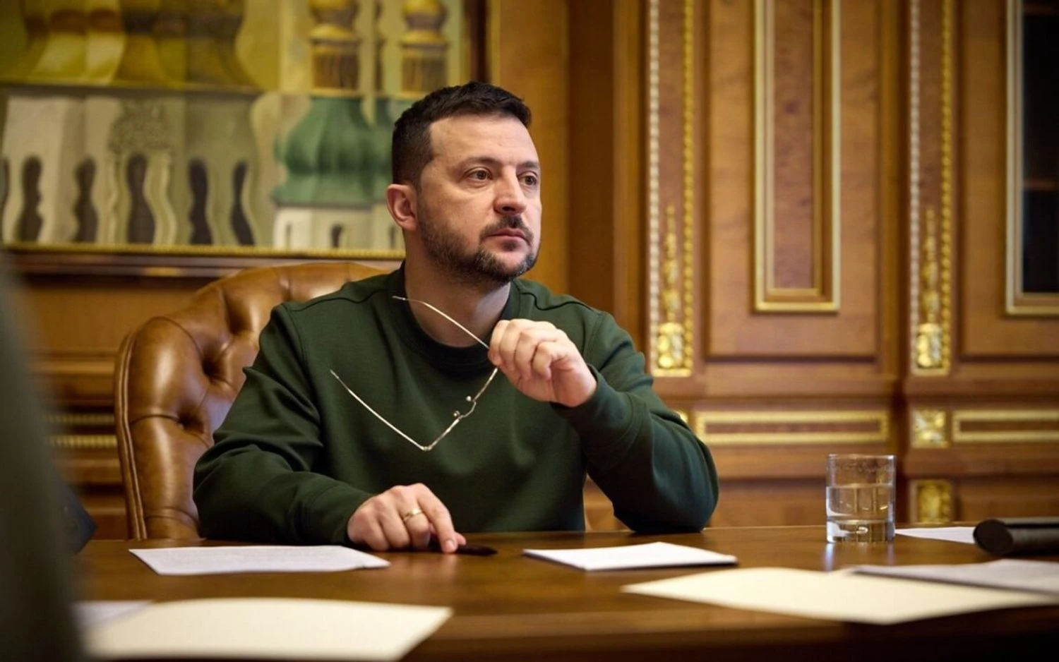 Графік оголошення Зеленським планів виборів та референдуму 24 лютого назвали нереалістичним - Reuters