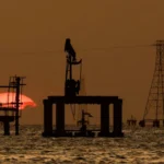 Світові ціни на нафту знижуються через глобальні мита Трампа