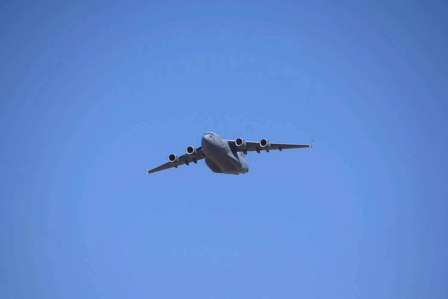 США евакуювали частину особового складу з бази ВПС у Катарі