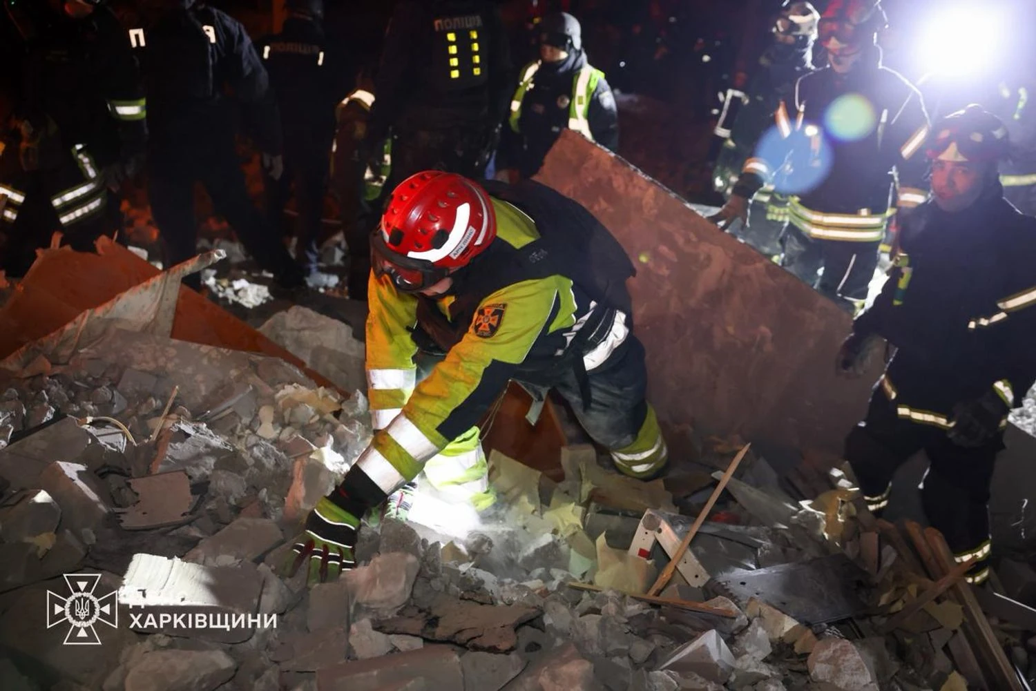 Уже 7 загиблих через удар рф по багатоповерхівці у Харкові, серед них - двоє дітей