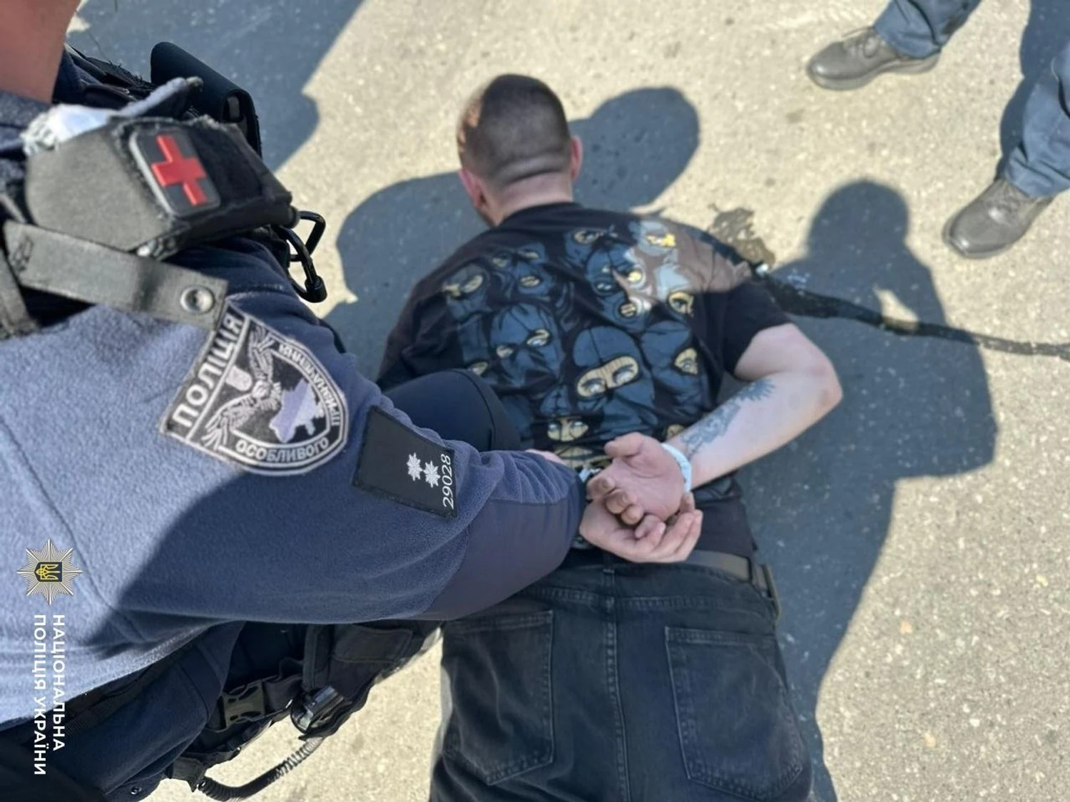 Чоловік влаштував стрілянину з вибухом посеред вулиці в Одесі, його затримали - поліція