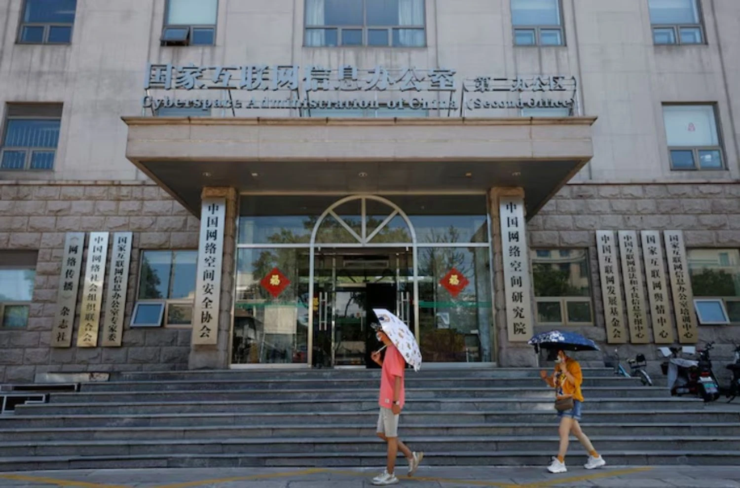 Китай хоче зобов’язати маркувати цифрових людей і заборонити їм