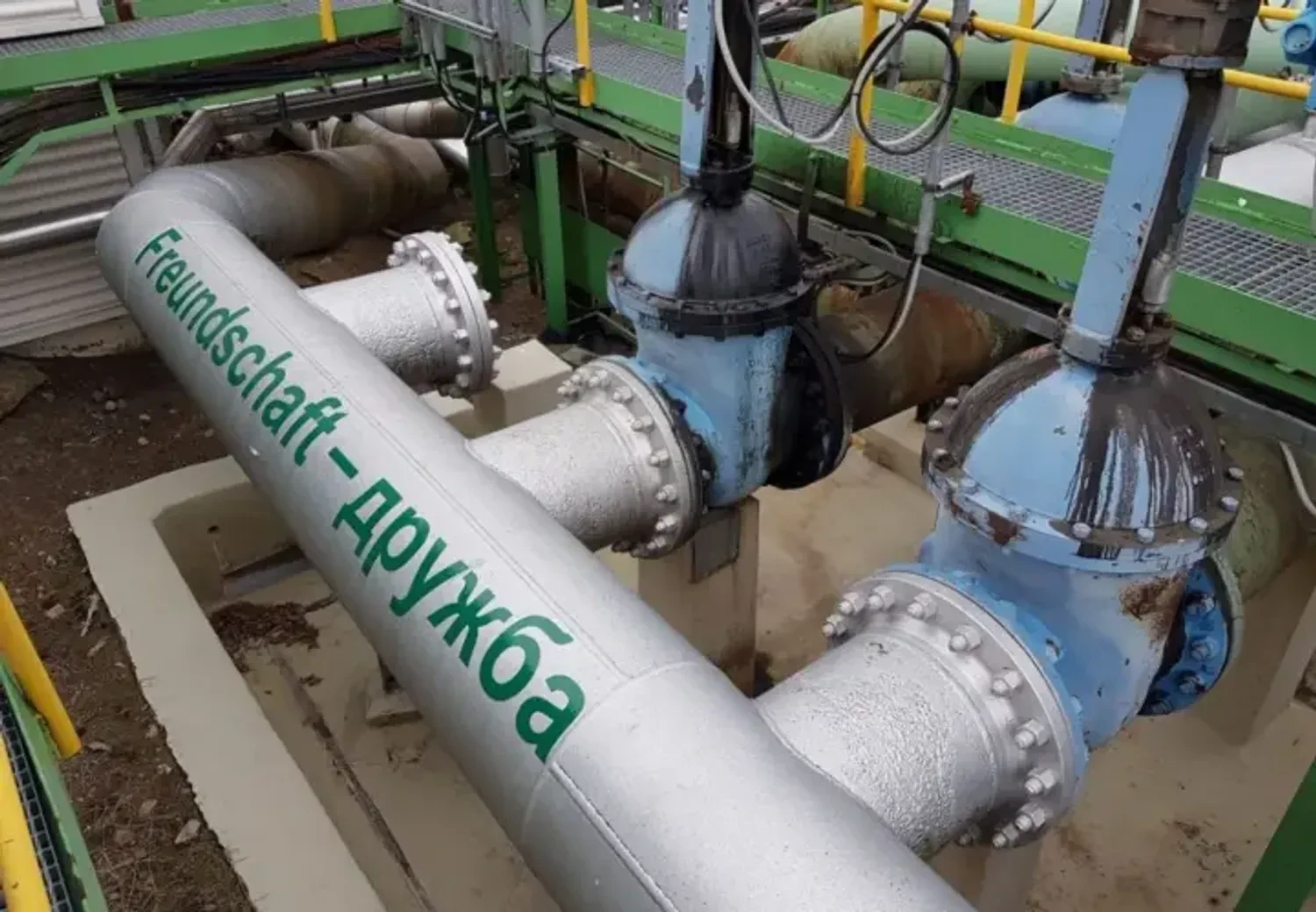 Україна відновить постачання російської нафти до Угорщини та Словаччини