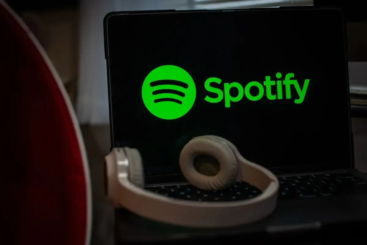 Spotify та Universal дозволять фанатам створювати ШІ-кавери на пісні