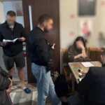 Змушували працювати в еротичному салоні. У Львові затримали двох сестер за підозрою в експлуатації неповнолітньої
