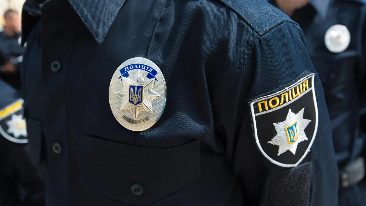 У Черкасах чоловік почав стріляти по дітях, які рвали бузок біля його дому