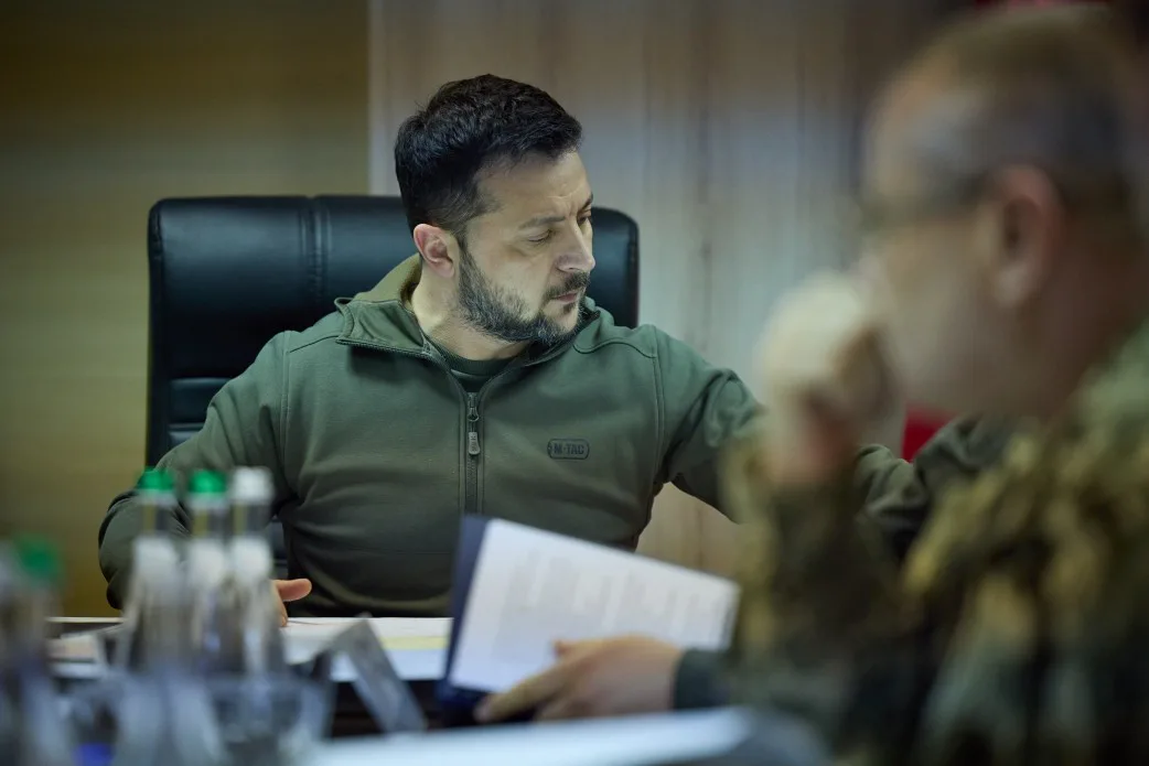 Зеленський провів нараду з ГШ, розвідками і СБУ - у фокусі "далекобійні санкції", спроби росії більше втягнути білорусь у війну і плани рф щодо нових ударів