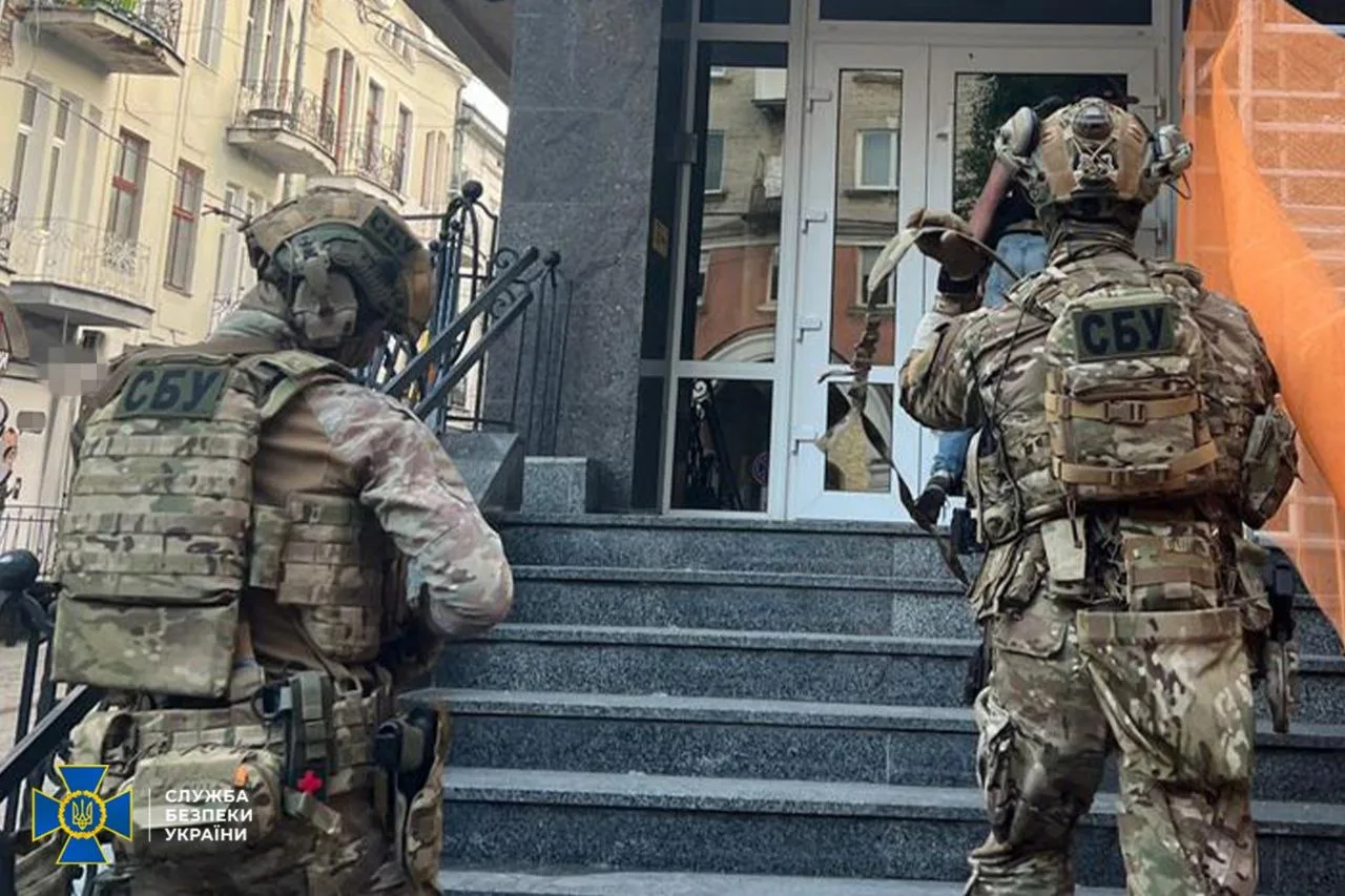 Обшуки у поліції: правоохоронці розкрили, кого з топ-поліцейських затримали у трьох областяхСБУ та Нацполіція затримали топпосадовців у Івано-Франківській, Тернопільській та Житомирській областях. Вони підозрюються у
прикритті мережі порноофісів.Суспільство • 20 травня, 09:25 • 2608 перегляди