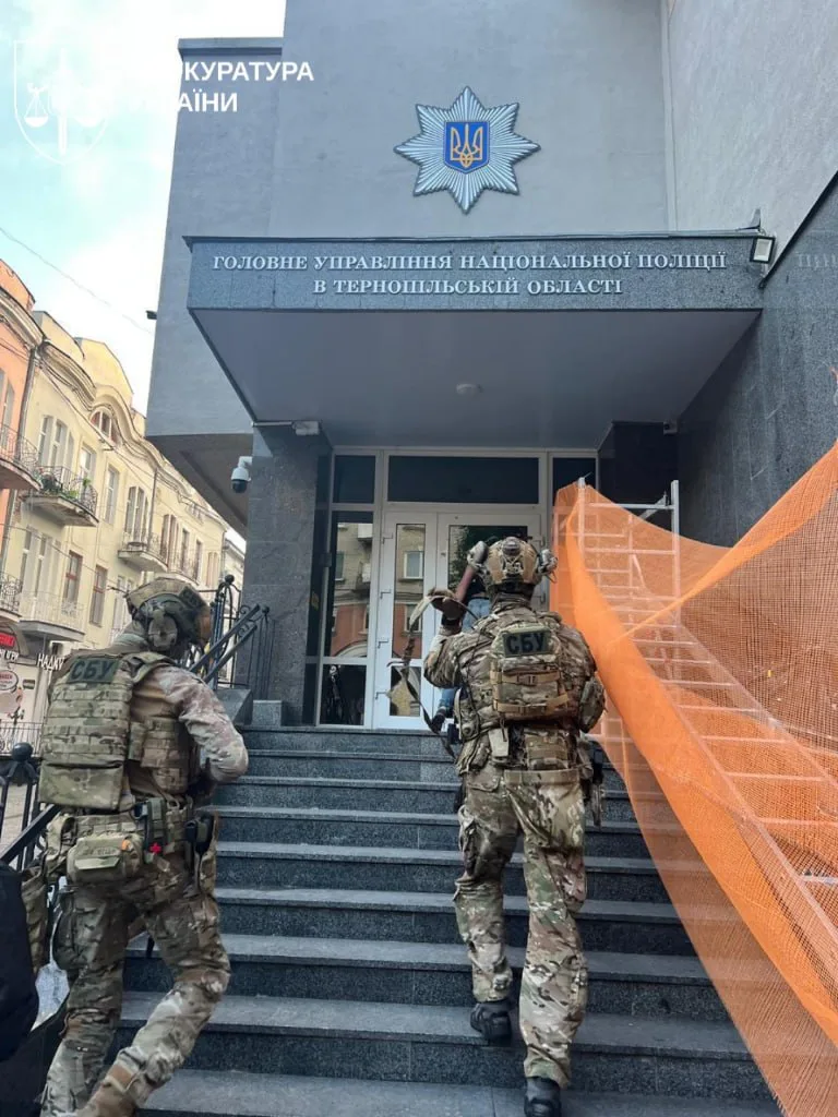 Обласному керівництву Нацполіції, яке підозрюють у причетності до порнобізнесу, оберуть запобіжний захід