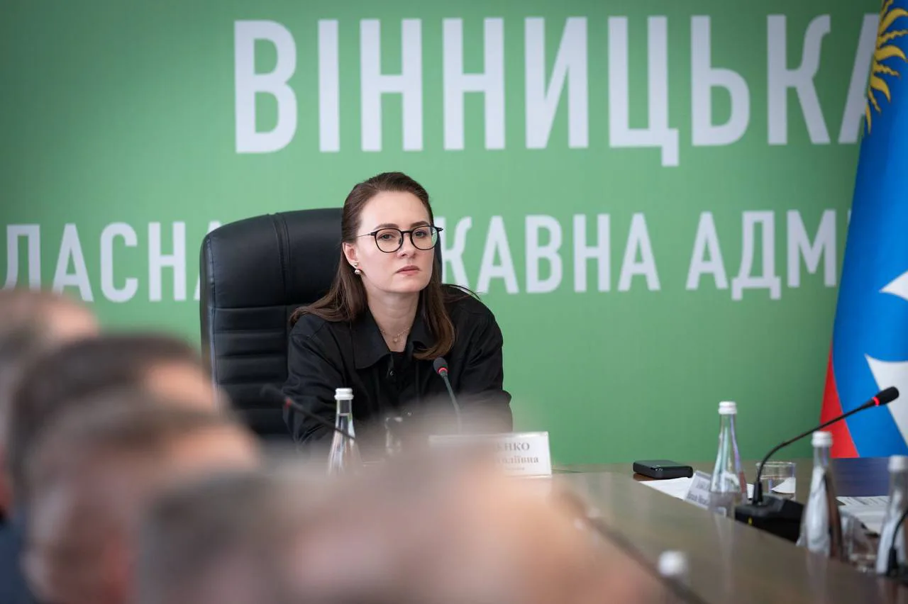 Кабмін дозволив громадам витрачати бюджетні залишки на енергонезалежність та ППО – СвириденкоНа засіданні у Вінниці Кабмін погодив закупівлю альтернативної енергії за кошти громад. Також дозволено пряме фінансування
місцевих груп ППО.Суспільство • 22 травня, 18:59 • 4138 перегляди
