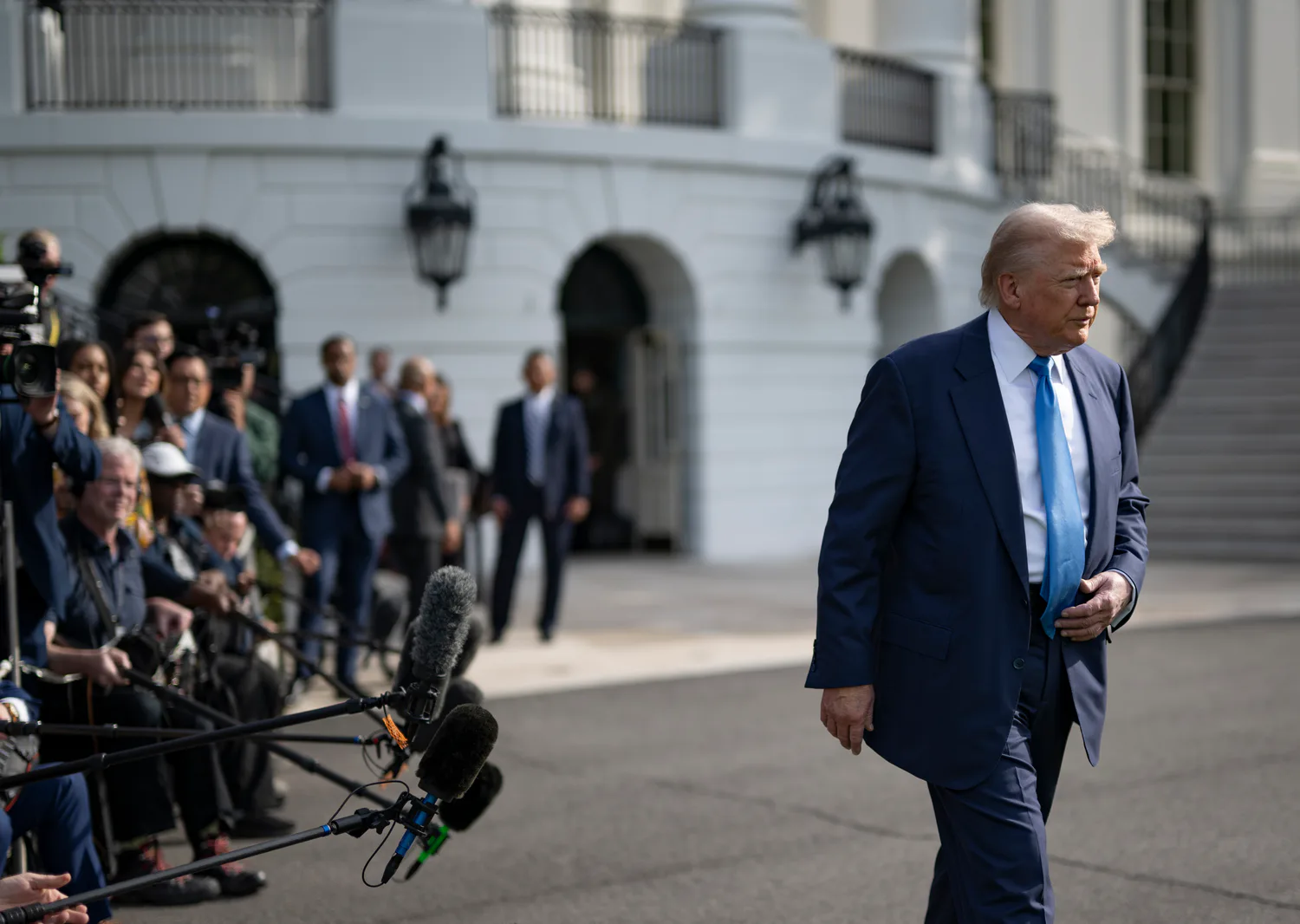 Трамп заявив про “50/50” щодо угоди з Іраном чи удару, планує вирішити до неділі – Axios