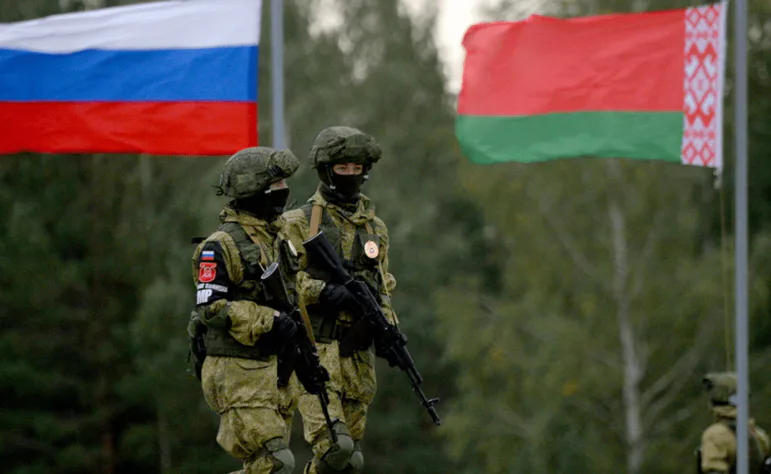 путін тисне на лукашенка у спробі відкриття “другого фронту” – WSJ