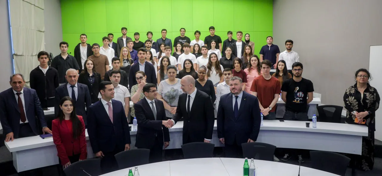 Шмигаль розкрив план нової енергетичної безпеки між Каспієм та ЄвропоюШмигаль запропонував Азербайджану створити нову архітектуру енергобезпеки між Каспієм та Європою. Він також розповів про досвід
протидії енерготерору рф.Економіка • 4 червня, 17:01 • 8290 перегляди