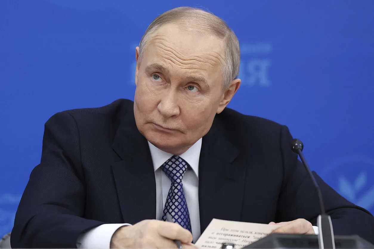 У кремлі побачили лист Зеленського та запросили до москви, путін ще не ознайомивсяпєсков підтвердив отримання листа Зеленського з пропозицією зустрічі. путін ознайомиться з ним пізніше, а для переговорів його
кличуть до москви.Війна в Україні • 4 червня, 19:42 • 3410 перегляди