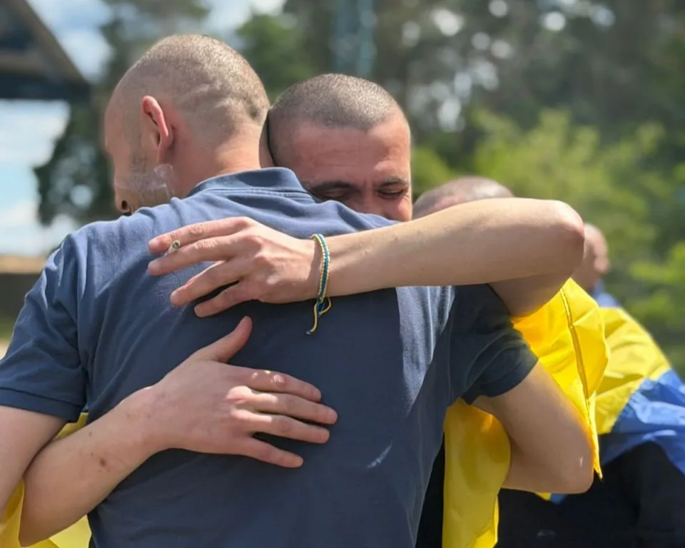 Україна повернула з російського полону ще 185 захисників та цивільного – Зеленський