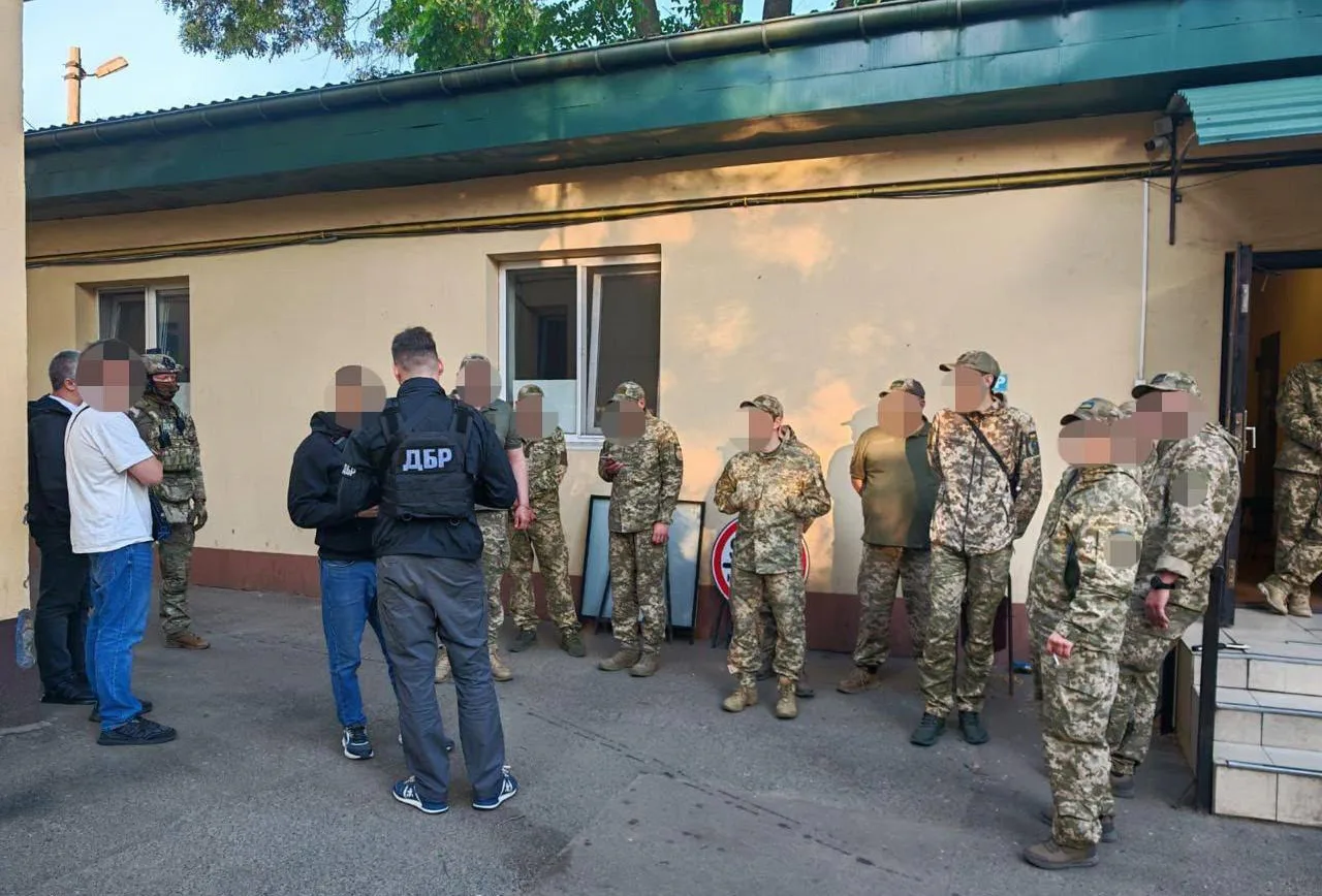 Викрадали чоловіків, катували і ґвалтували - на Одещині затримали групу працівників ТЦК