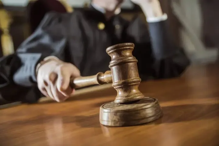 Суд заочно відправив під арешт екснардепа Іванющенка