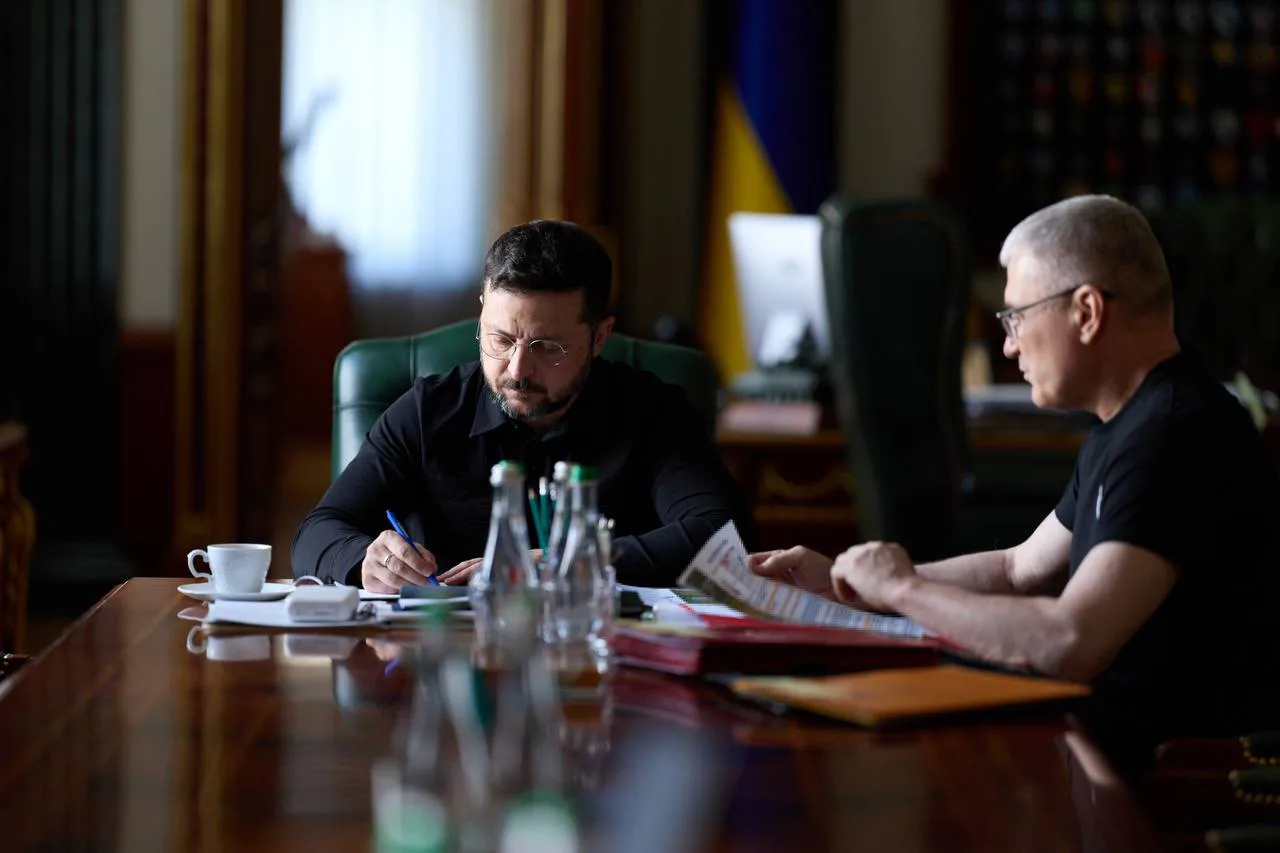 Зеленський отримав дані розвідки про наслідки “далекобійних санкцій”: росія стягує ППО з регіонів до москви і Керченського мосту