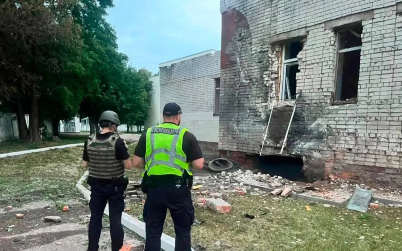 Дрони рф атакували Чернігівщину – троє поранених, пошкоджено лікарню та школуВвечері 27 червня російські війська масовано атакували Чернігівську область дронами. Постраждали троє людей, пошкоджено медичний
та освітній заклади, приватні будинки й автомобіль.Суспільство • 28 червня, 07:34 • 11714 перегляди