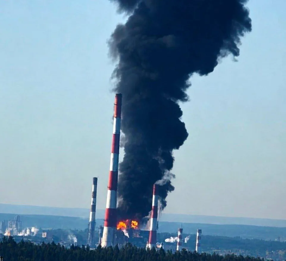Економіка росії тримається з останніх сил, кремль вже не може приховувати наслідки українських атак