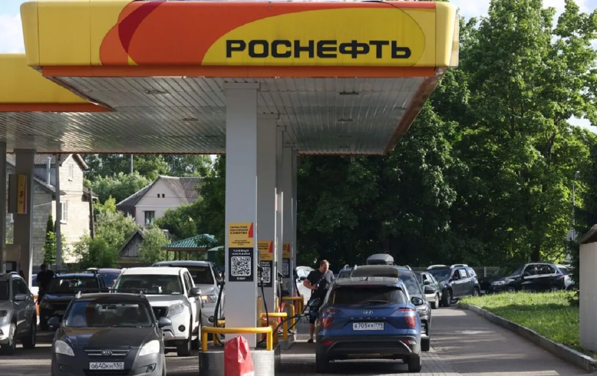 Паливний шок: ціни на бензин у росії зросли на 20% за рік – СЗР